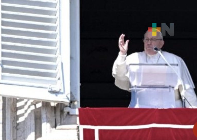 Trasladan a un hospital de Roma al Papa Francisco